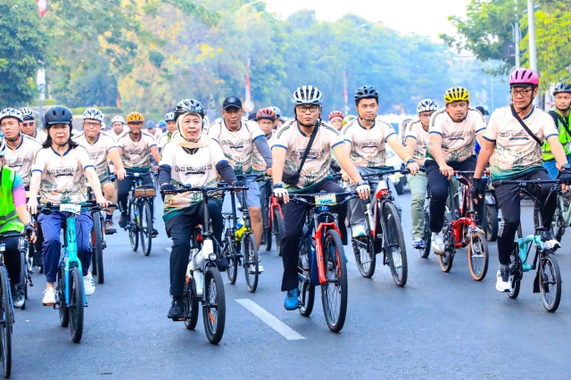 Gubernur Khofifah Lepas Ratusan Peserta Gowes Nusantara 2026