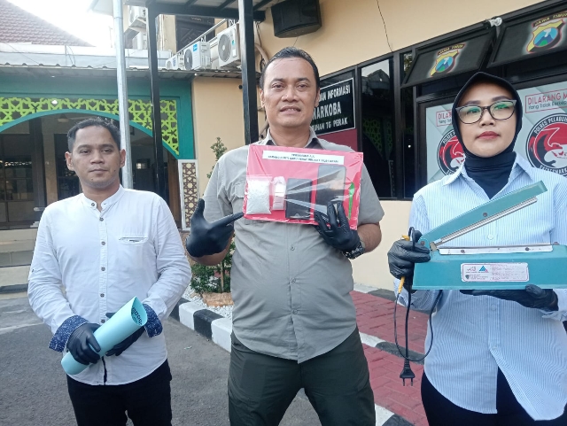 SATRESNARKOBA POLRES PELABUHAN TANJUNG PERAK UNGKAP PEREDARAN SABU SEBERAT 89,81 GRAM