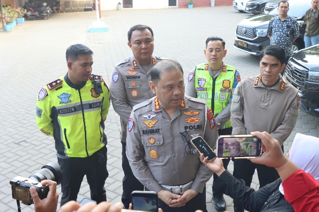 Polda Jatim Terjunkan 60 Personel Siaga 24 Jam dalam Mengurai Kepadatan di Ketapang Banyuwangi