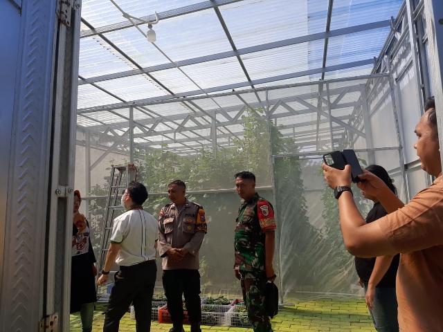 Dukung Asta Cita, Polres Pelabuhan Tanjung Perak Berdayakan Kelompok Tani Tanam Golden Melon
